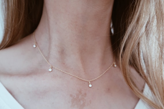Hanging 2024 diamond necklace