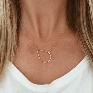 &quot;Gold oder Silber Teardrop Raindrop Halskette // 14/20 Gold-fill oder Sterling-Silber an einer 16 &quot;, 18 &quot;&quot; oder 20 &quot;&quot;Kette.&quot;
