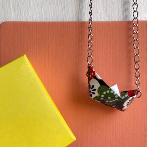 Collana con barchetta in origami