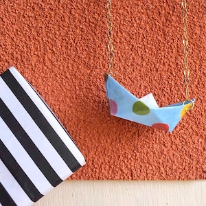Collana con barchetta in origami