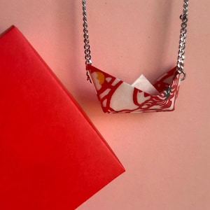 Collana con barchetta in origami