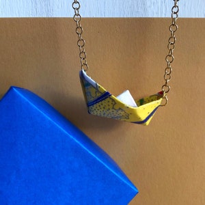 Collana con barchetta in origami