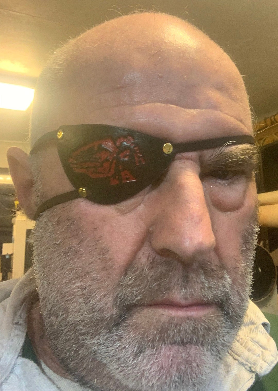 トップス BLACK EYE PATCH BLACKLETTER AIRBRUSH トップス BLACK EYE PATCH BLACKLETTER AIRBRUSH WILDSIDE