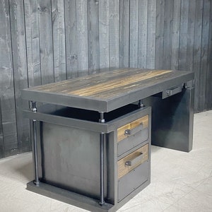 The Pressfield Aprentice Desk