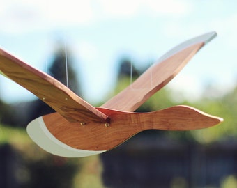 Mobile oiseau volant en bois