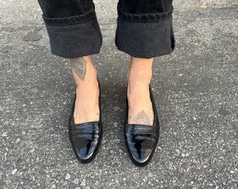 SALE 7 Italian leather loafers 80s 1980s 90s 1990s 37 black patent leather made in Italy handcrafted soles flat flats menswear inspired 7 38