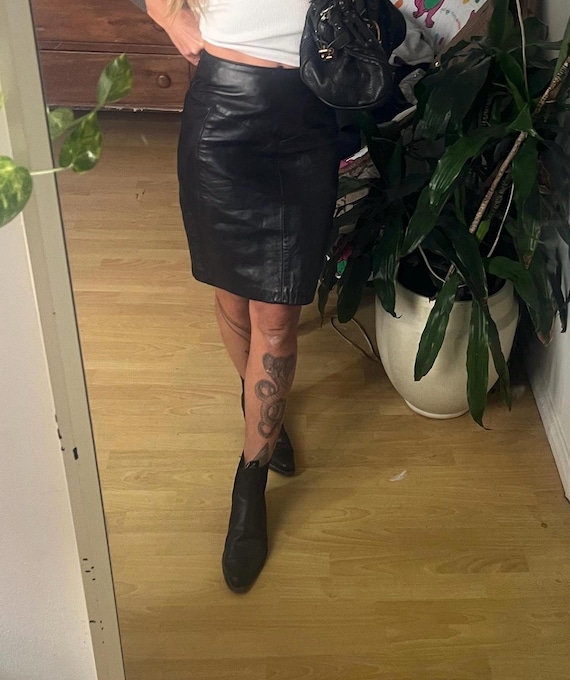 Ann Taylor, 80s Ann Taylor leather skirt buttery soft black vtg size 2 0 00 xs xxs 2xs 1980s high waist slim fit lambskin black fitted midi made in USA