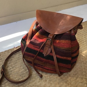 80s sisal leather basket bag bucket shoulder bag crossbody 1980s 90s 1990s beach boho hippie market drawstring brown red rainbow woven straw