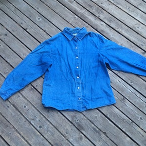 XS/S 90s denim shirt blue 1990s 80s 1980s XS S size extra small 100 cotton lantern bubble wide puff sleeve snap front snaps western cowboy