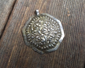 Hill tribe silver pendant repousee hand hammered hand forged Shan Burma Burmese Thai Thailand China Chinese Akha necklace antique old 925