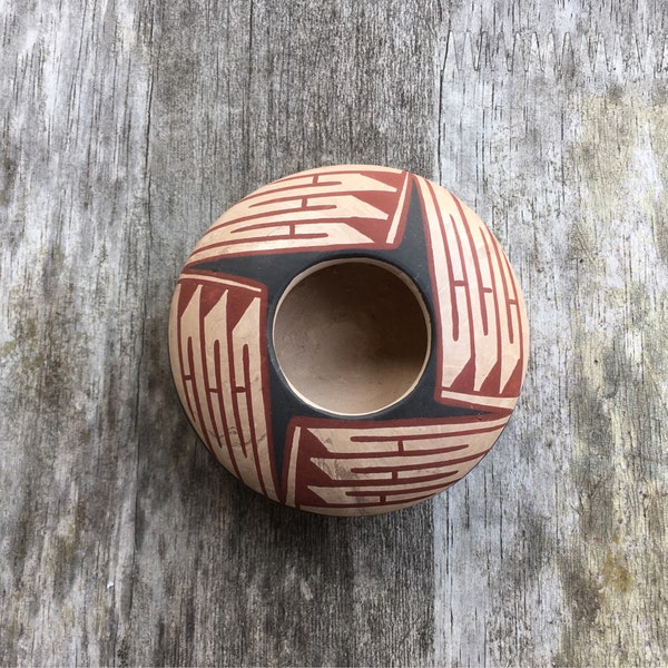 Mata Ortiz pot Casas Grandes Paquime Pueblo Mexico Mexican Native American Southwest Southwestern Juan Rodriguez whirling log pottery