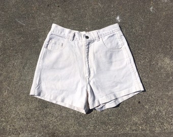 28/29 high waist 90s shorts denim white ivory creme S M size small to medium 28 29 vintage size 11 1990s high rise off white summer jeans 28