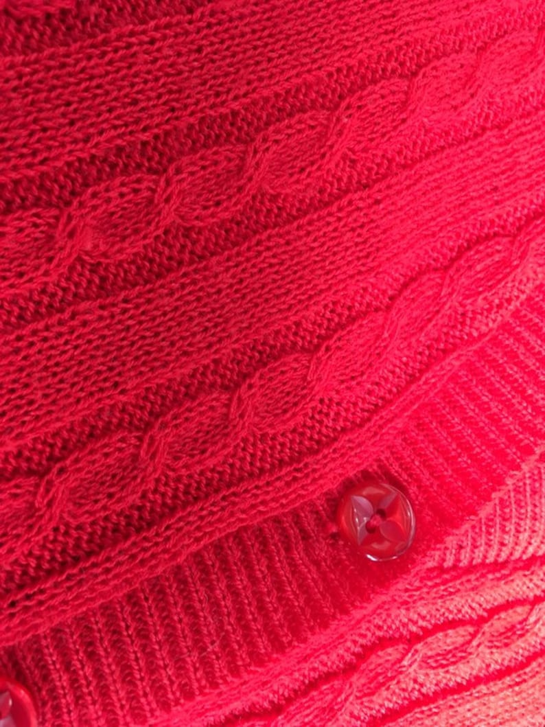 SM 1970s cardigan lightweight wool long red 70s 1970s cable knit v neck slim fit fitted S M size small to medium longline cardi hip length