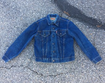 1950s Levis jean jacket 50s 60s 1960s S M size small to medium 34 36 38 dark blue indigo black bar stitch red tab type 2 3 trucker jacket 40