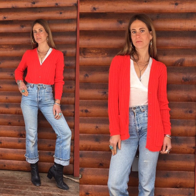 SM 1970s cardigan lightweight wool long red 70s 1970s cable knit v neck slim fit fitted S M size small to medium longline cardi hip length