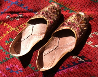 SALE 6 India camel leather embroidered slip on ballet flats 6.5 6 1/2 36 37 7 handmade / bohemian / ethnic / brown tan gold rust metallic