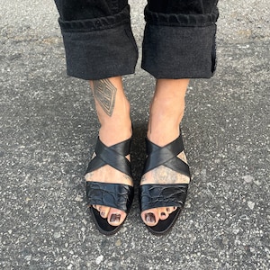 6 Italian leather flats 1980s 1990s narrow 36 37 made in Italy Bandolino croc embossed fisherman sandals loafers flat leather sole 80s 90s 5