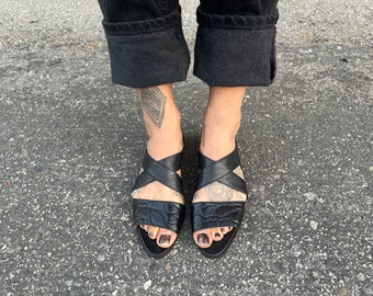 6 Italian leather flats 1980s 1990s narrow 36 37 made in Italy Bandolino croc embossed fisherman sandals loafers flat leather sole 80s 90s 5