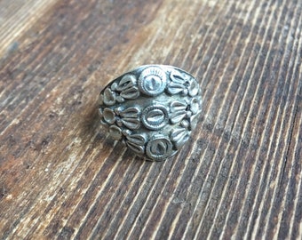 5.5 Rajasthani silver ring India size 5 5 1/2 5.25 5 1/4 Indian Rajasthan gypsy old antique silver sterling tribal ethnic saddle ring boho