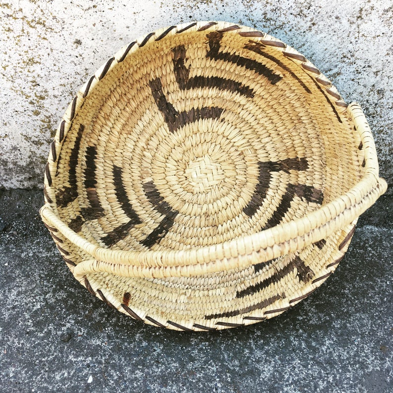 SALE Southwestern Native American basket handle round flat vintage Tohono O/'odham rare desert Arizona Sonora handmade traditional bowl