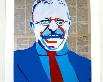 Könnte beinhalten: Ein farbenfrohes Porträt eines Mannes mit weißem Gesicht, Brille und großem Schnurrbart, vor dem Hintergrund von Wörterbuchseiten. Der Mann trägt einen blauen Anzug und eine rote Krawatte. Das Kunstwerk ist mit "Veeve" signiert.