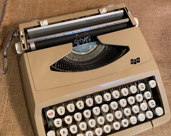 Vintage cream coloured Smith Corona Empire Corona deluxe portable typewriter