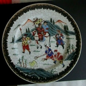 Vintage Chinese Export Crackle Glaze Look CABINeT PLATE Hunt SCENE w HORSE c 1960-70s Signed!