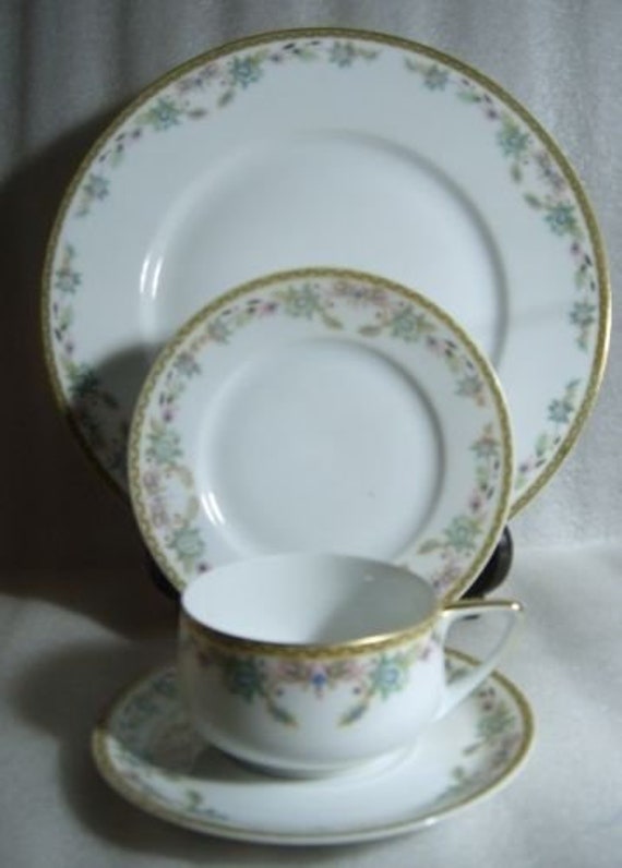 Antique Art Deco made during WWII Bohemian 2 Dinner Place Settings 8 pieces SCHLACKENWERTH Czech ANTOINETTE pattern China!