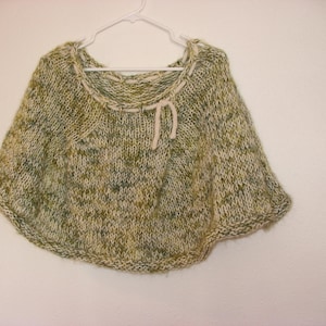 Capelet Knitting Pattern, capelet pattern, knitted capelet pattern