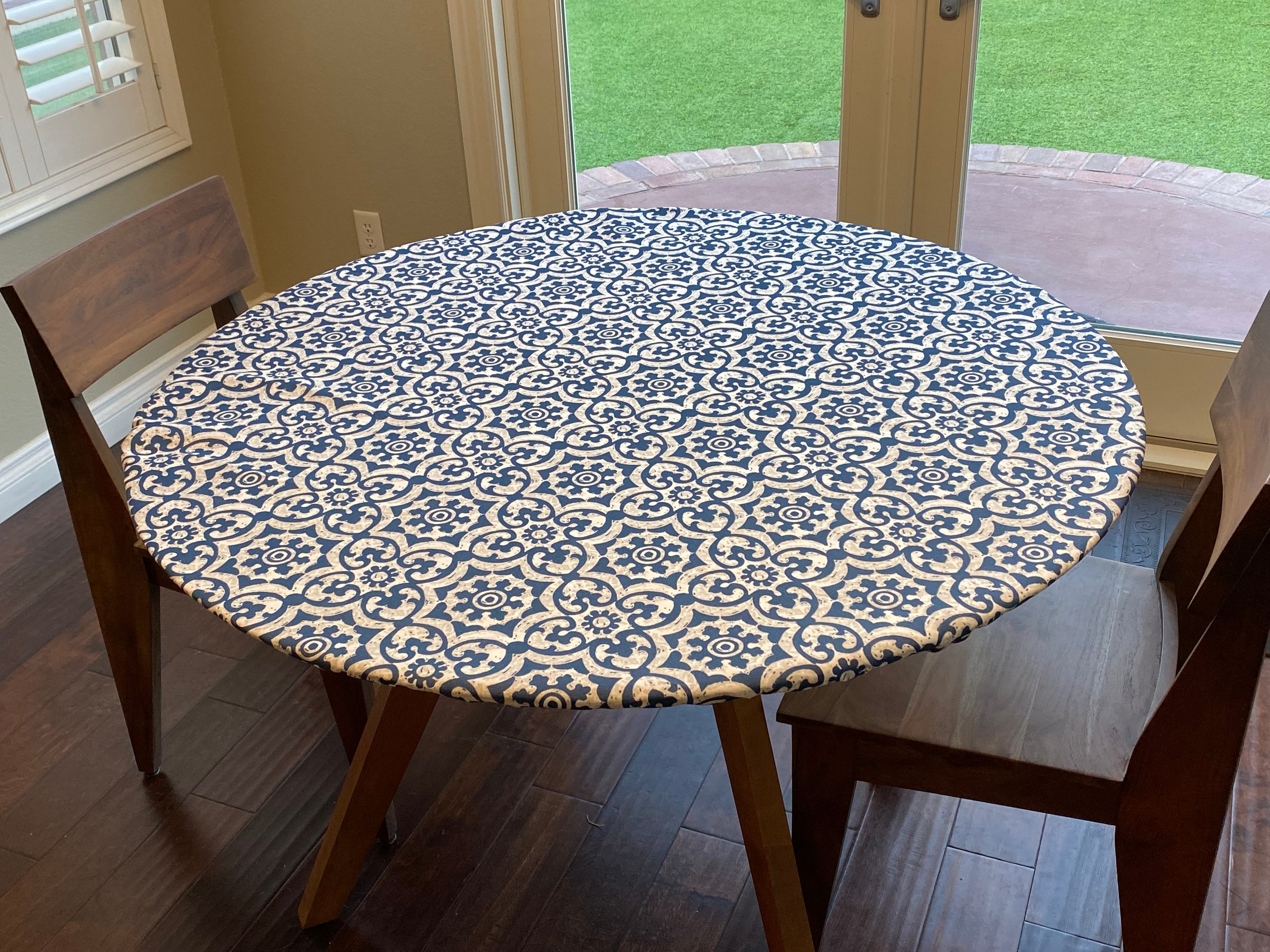 Elastic 2024 round tablecloth