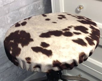Rustikt överdrag till rund barstol med komönster, överdrag till kökspall, lantlig stil, överdrag passar till rund rygglös pall - Udder Madness Brown