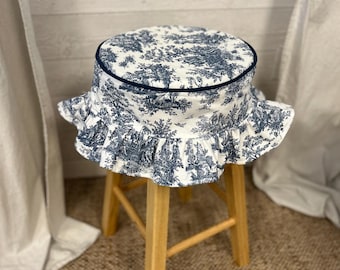 Housse de tabouret de bar en toile : jupe à volants bleue et blanche, décor Grand millénaire