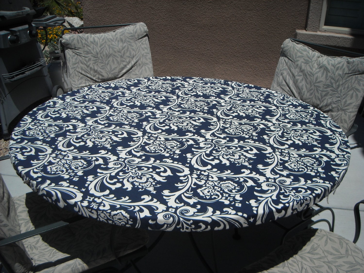 Fitted round tablecloth discount