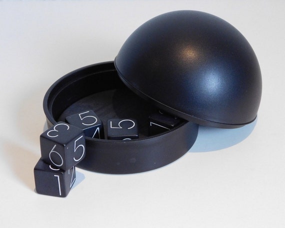 Georg Jensen/Royal Copenhagen Dice set RAFLER - Black | Danish Design | Designed by Dan Christensen | Contemporary Design