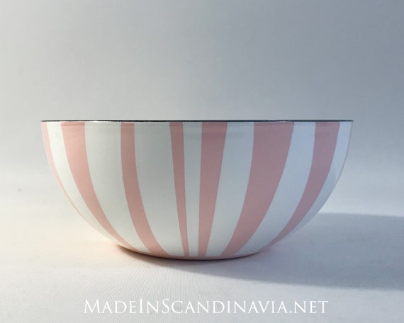 Cathrineholm Stripes bowl - Pink  - 18 cm | Mid-Century Modern | Designed by Grete Prytz Kittelsen