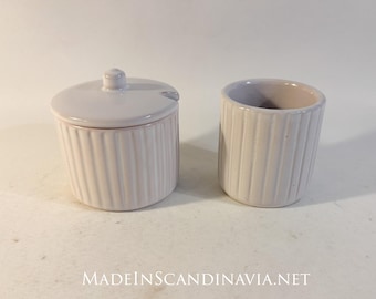 L. Hjorth gecanneleerde witte keramische potten, jaren 40, set van 2, suiker en mosterd of jam, vintage items, retro, zeldzame vondst Hjorth Keramik Bornholm