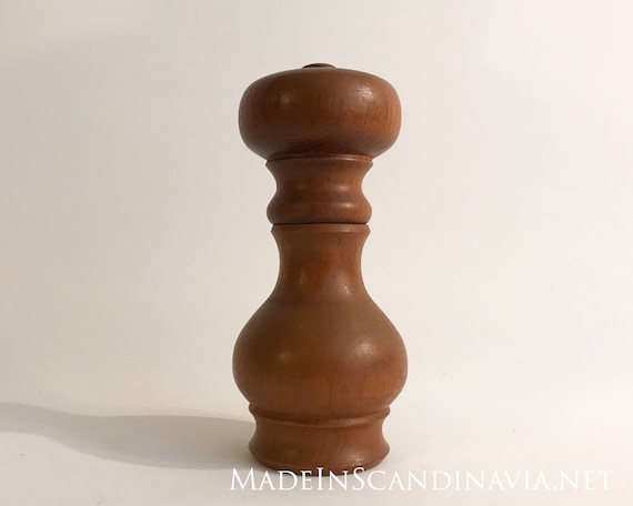 Very rare retro R. NISSEN pepper grinder and salt shaker