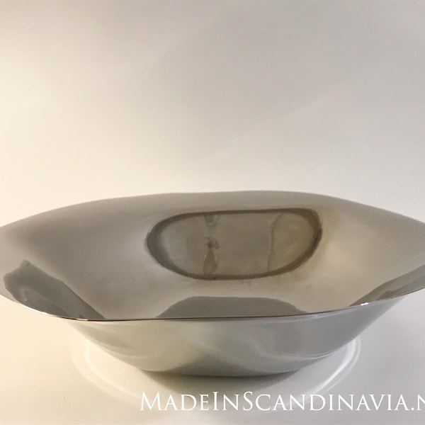 Georg Jensen Liquid Bowl - Large | Danish Design | Designed by Signe Bindslev Henriksen and Peter Bundgaard Rützou