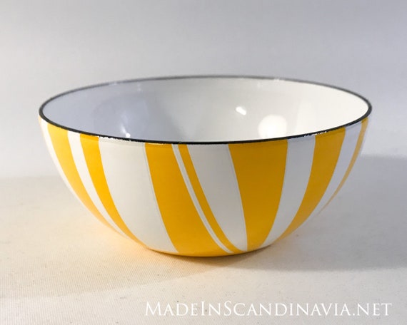 Cathrineholm Stripes bowl - yellow - 18 cm | Mid-Century Modern | Designed by Grete Prytz Kittelsen