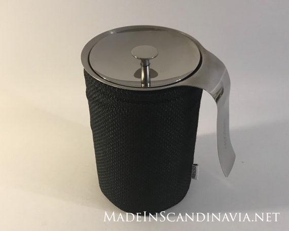 Eva Solo Cafetiere French Press Coffee Maker - 1 liter | Black cover | Danish Design | Contemporary Design | Minimalist