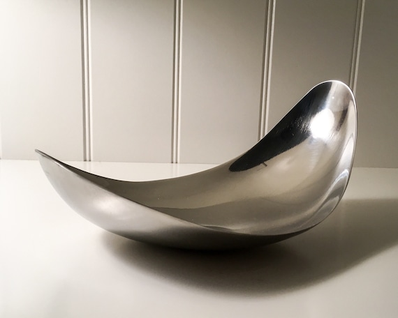 Georg Jensen LEAF bowl - medium | Designed  by Helle Damkjær | Danish Design | MInimalist Modern