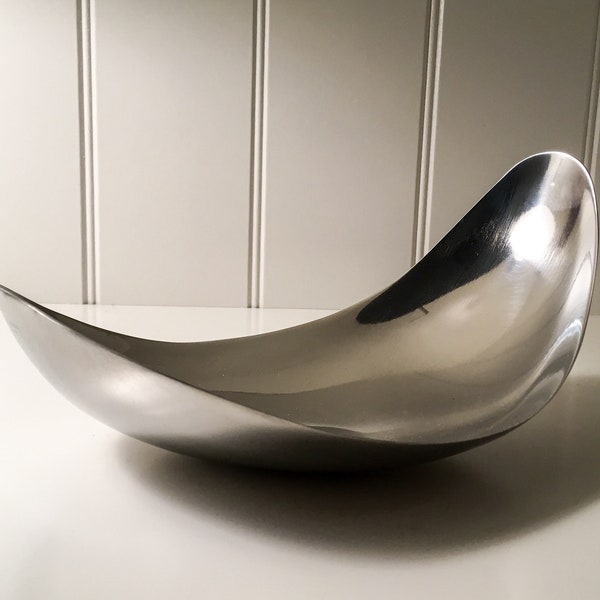 Georg Jensen LEAF bowl - medium | Designed  by Helle Damkjær | Danish Design | MInimalist Modern