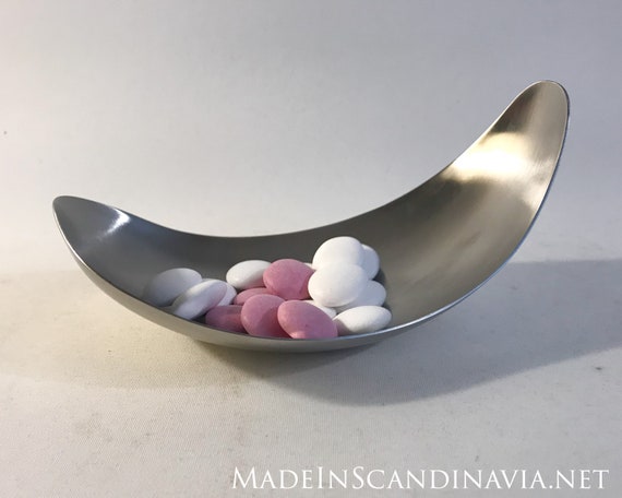 Georg Jensen Leaf bowl - small - brushed | Designed by Helle Damkjær | Danish Design | MInimalist Modern
