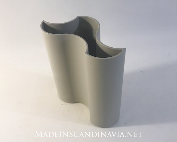 D-ZN FlowerWave Vase by Knud Holscher - Grey | Designed by Knud Holscher | Danish Design | Funky and Fun