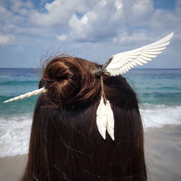 Angels Wing Hair Stick, Unicorn Pegasus Hair Stick, Épingle à cheveux en os sculpté à la main, Bijoux de cheveux Boho, Baguette magique, Pièce d’autel