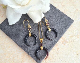 Pendientes de diosa de la luna, colgante de nácar negro tallado a mano, pendientes de luna, rubí, femenino oscuro, estilo boho, pendientes hippies