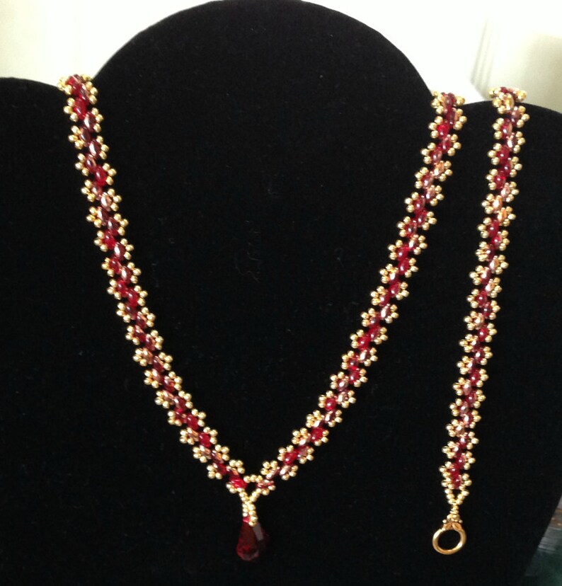 Super Lace necklace and bracelet PDF tutorial for beginner level beaders.