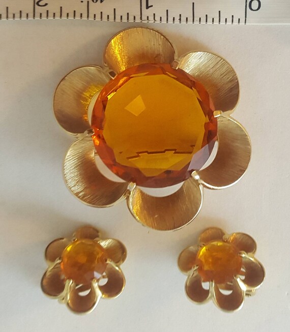 Crown Trifari Flower Brooch & Earrings Chunky Vint