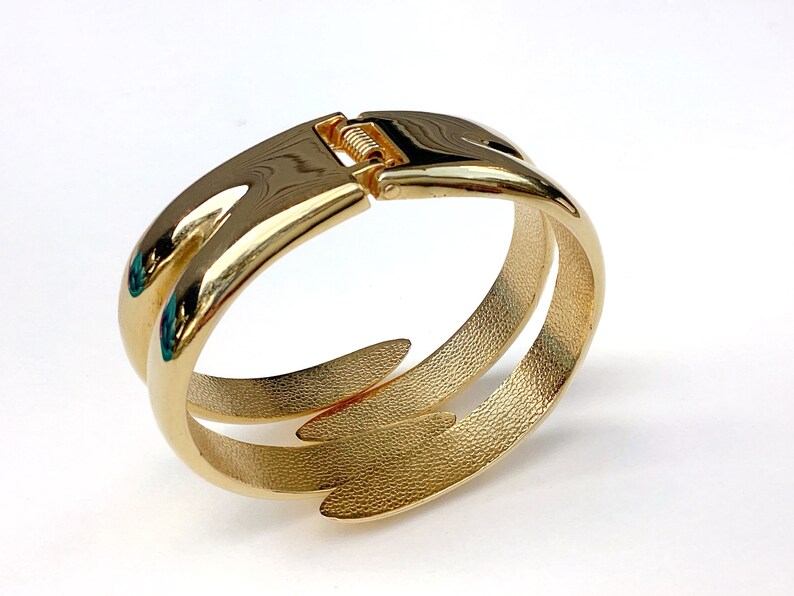 Vintage 1980s gold tone clamper bracelet, wide gold metal cuff, bypass style for women, open design size 6.5 image 4