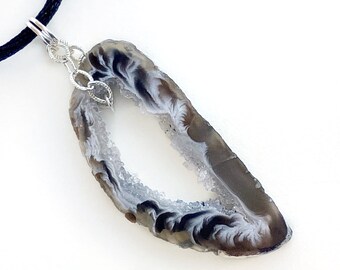 Crystal center geode necklace, agate slice pendant for women, natural stone jewelry, 19” adjustable cord, Druzy necklace for friend.
